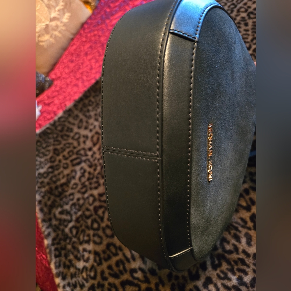 Michael Kors Elegant Preston Small Suede and Leather Bag - Picture 5 of 11